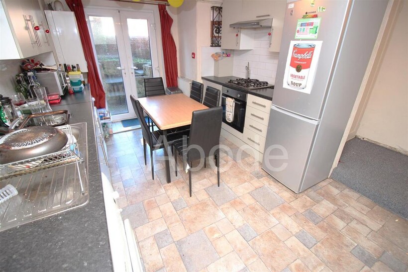 Royal Park Avenue, Hyde Park, Leeds 5 bed house to rent - £2,492 pcm (£575 pw)