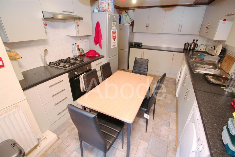 Royal Park Avenue, Hyde Park, Leeds 5 bed house to rent - £2,492 pcm (£575 pw)