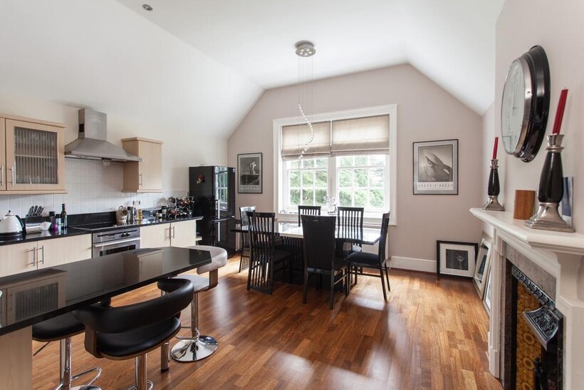 Manor Place, Chislehurst BR7 2 bed flat to rent - £1,795 pcm (£414 pw)