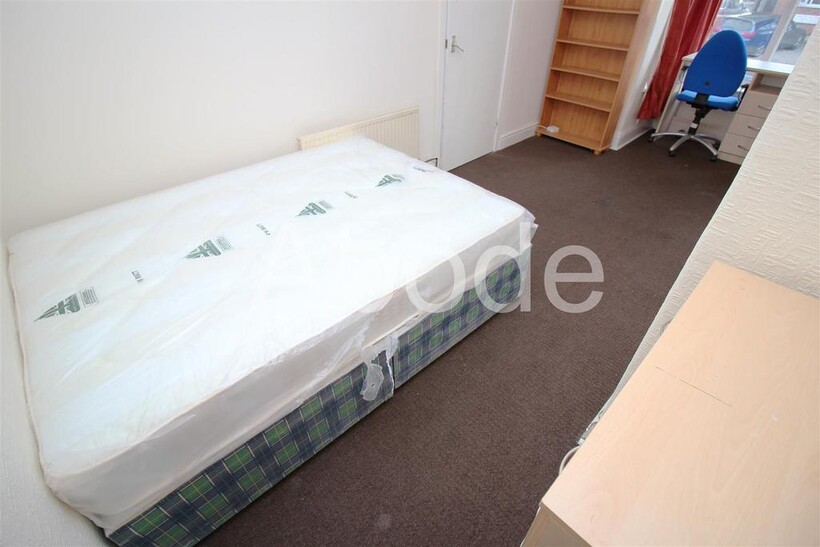 Brudenell Street, Hyde Park, Leeds 4 bed house to rent - £1,976 pcm (£456 pw)