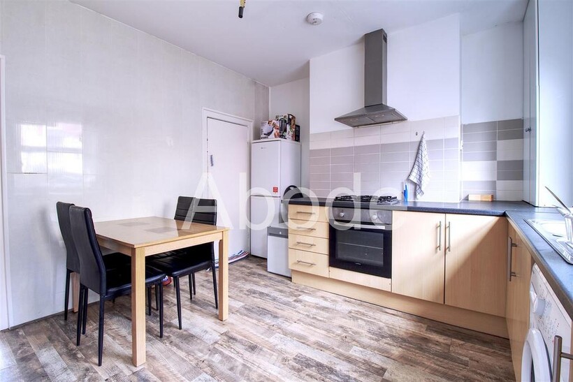 Spring Grove Walk, Hyde Park, Leeds 3 bed house to rent - £1,768 pcm (£408 pw)