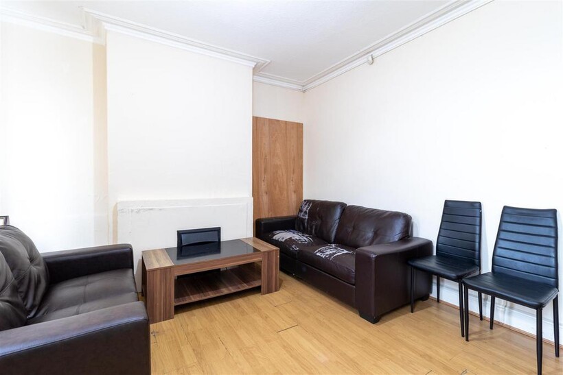 Spring Grove Walk, Hyde Park, Leeds 3 bed house to rent - £1,768 pcm (£408 pw)