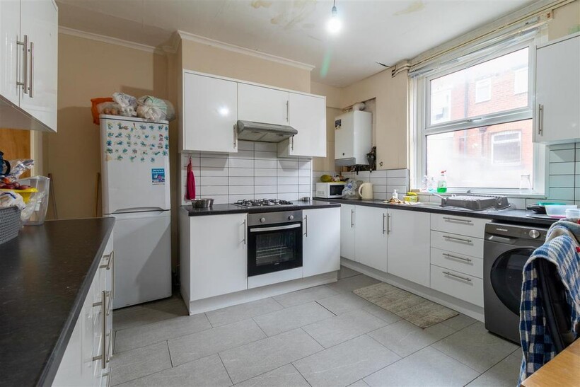 Spring Grove Walk, Hyde Park, Leeds 3 bed house to rent - £1,768 pcm (£408 pw)