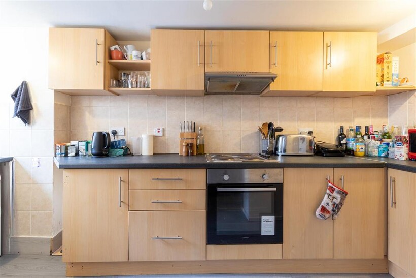 Royal Park Avenue, Hyde Park, Leeds 4 bed house to rent - £2,392 pcm (£552 pw)