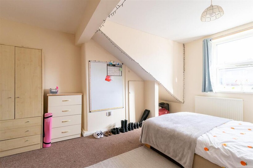 Royal Park Avenue, Hyde Park, Leeds 4 bed house to rent - £2,392 pcm (£552 pw)