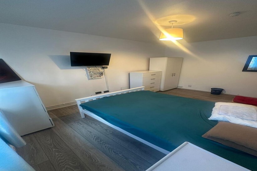 Petersfield Rise, London SW15 1 bed in a house share to rent - £1,000 pcm (£231 pw)