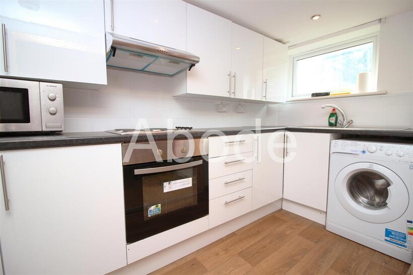 Royal Park Avenue, Hyde Park, Leeds 4 bed house to rent - £2,392 pcm (£552 pw)