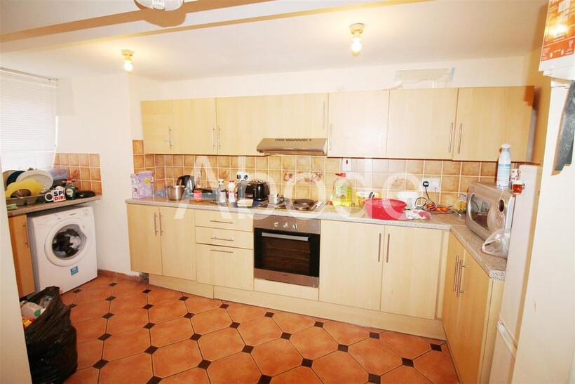 Royal Park Avenue, Hyde Park, Leeds 4 bed house to rent - £2,392 pcm (£552 pw)