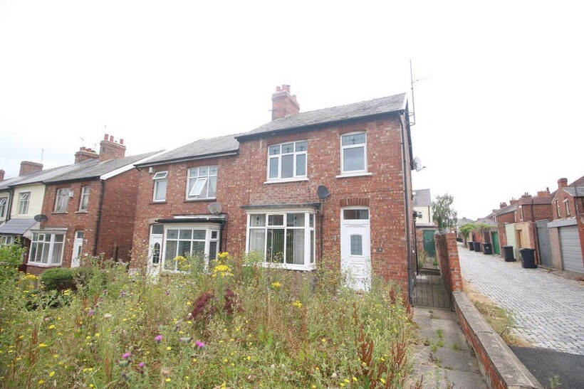 Vernon Gardens, Darlington DL1 3 bed house to rent - £775 pcm (£179 pw)