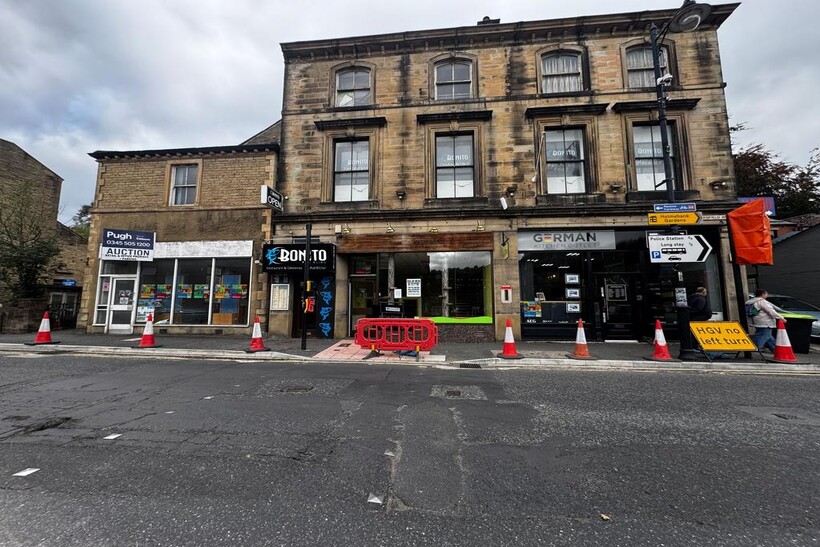 Huddersfield Road, Holmfirth HD9 Retail property (high street) to rent - £1,042 pcm (£240 pw)