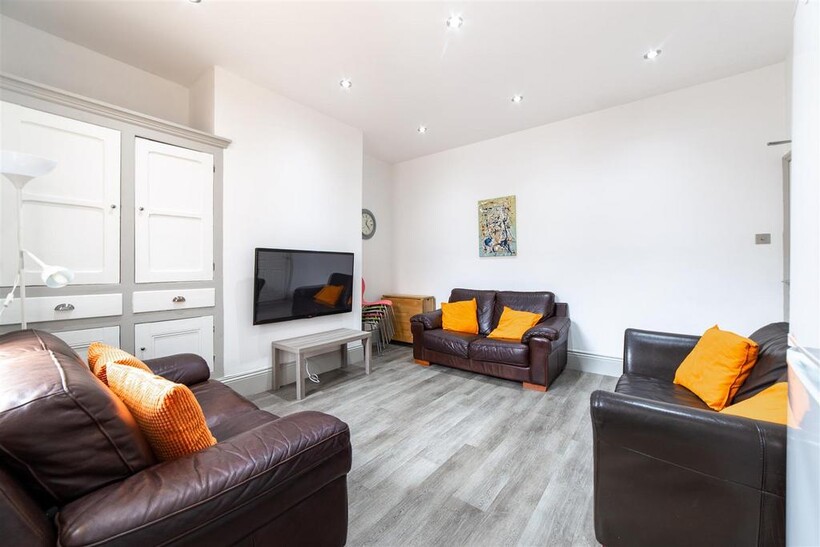 £157pppw - Osborne Road, Jesmond 6 bed terraced house to rent - £4,082 pcm (£942 pw)