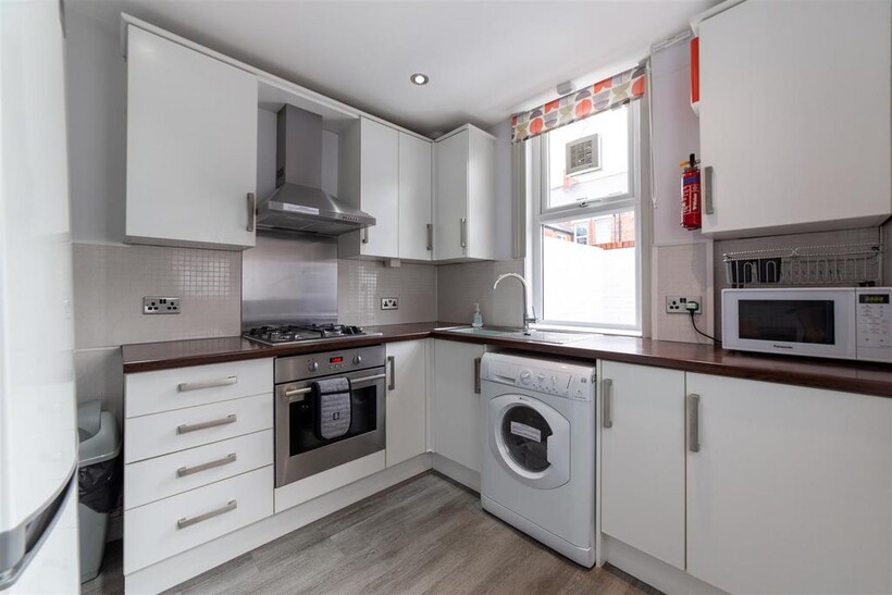 £157pppw - Osborne Road, Jesmond 6 bed terraced house to rent - £4,082 pcm (£942 pw)