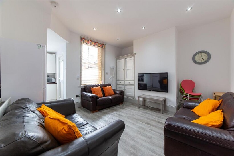 £157pppw - Osborne Road, Jesmond 6 bed terraced house to rent - £4,082 pcm (£942 pw)