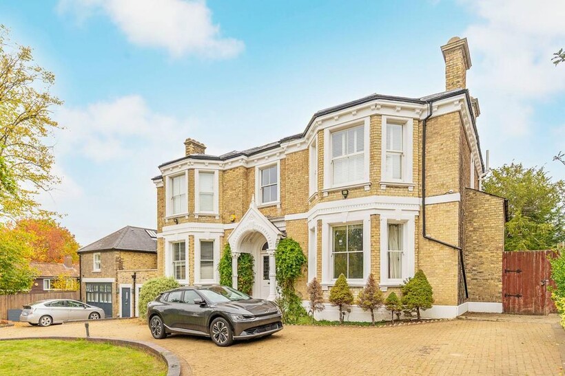 Dulwich Wood Avenue, Gipsy Hill... 6 bed detached house to rent - £6,250 pcm (£1,442 pw)