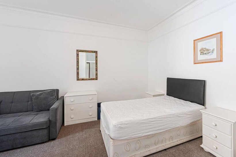 Cromwell Road, South Kensington... 3 bed flat to rent - £5,200 pcm (£1,200 pw)