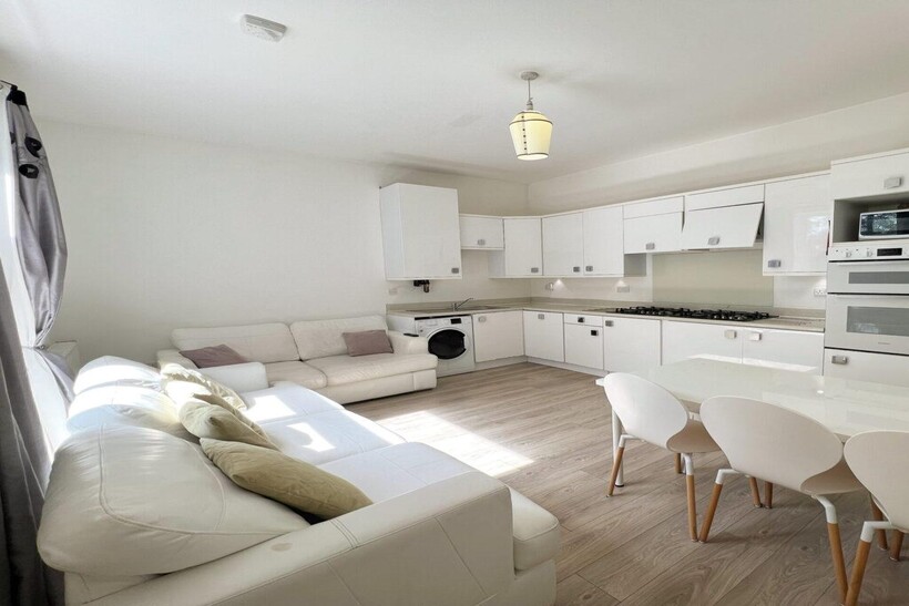 Flat 3, Withington M20 5 bed duplex to rent - £3,879 pcm (£895 pw)