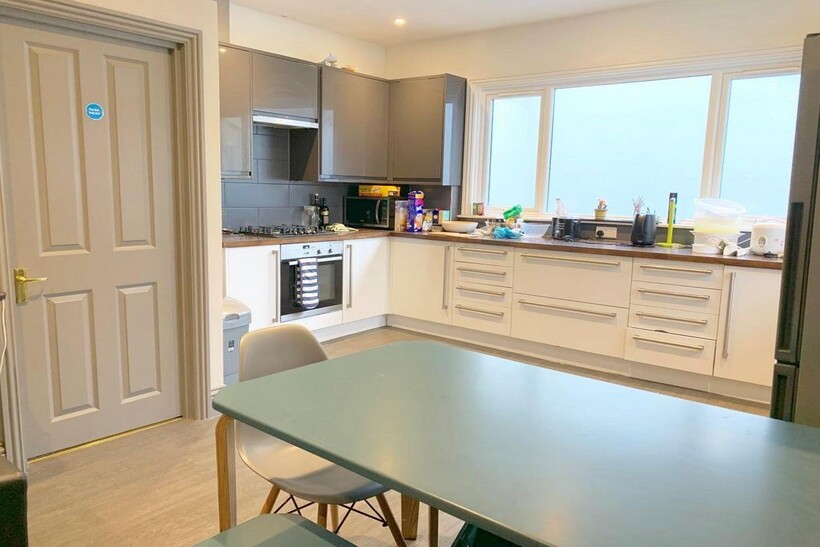 68 St. Georges Road, East Sussex BN2 4 bed maisonette to rent - £2,912 pcm (£672 pw)