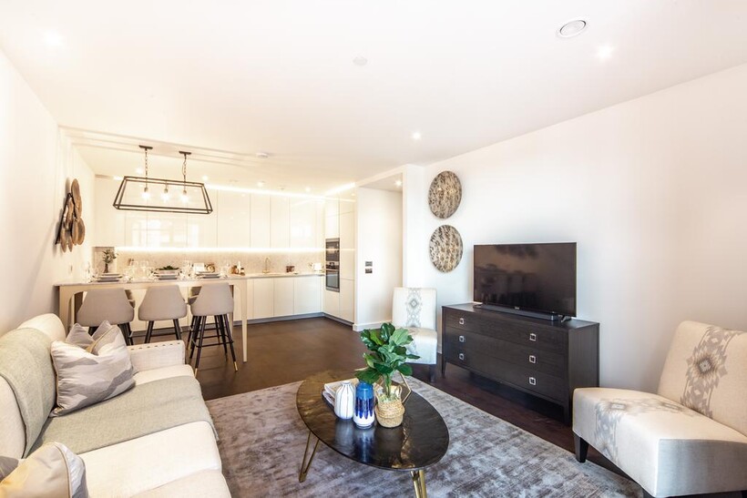 Charles Clowes Walk, London SW11 3 bed apartment to rent - £5,750 pcm (£1,327 pw)