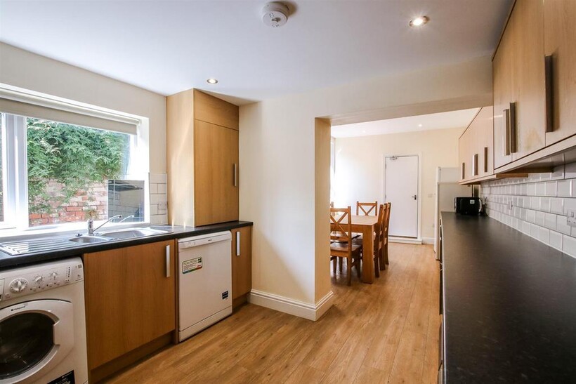 £118pppw - Rosebery Crescent, Jesmond... 6 bed house to rent - £3,068 pcm (£708 pw)