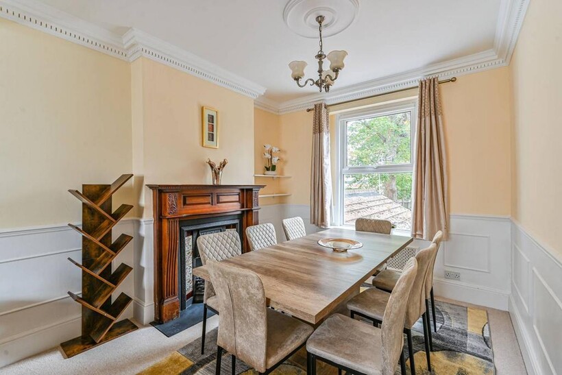 Alpha Road, New Cross, London, SE14 3 bed maisonette to rent - £5,200 pcm (£1,200 pw)