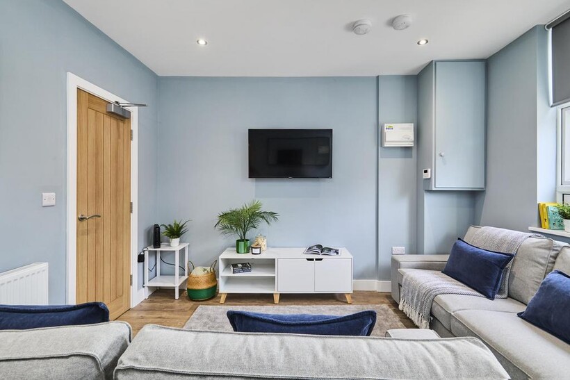 Burley Lodge Terrace, Leeds LS6 6 bed house to rent - £3,718 pcm (£858 pw)