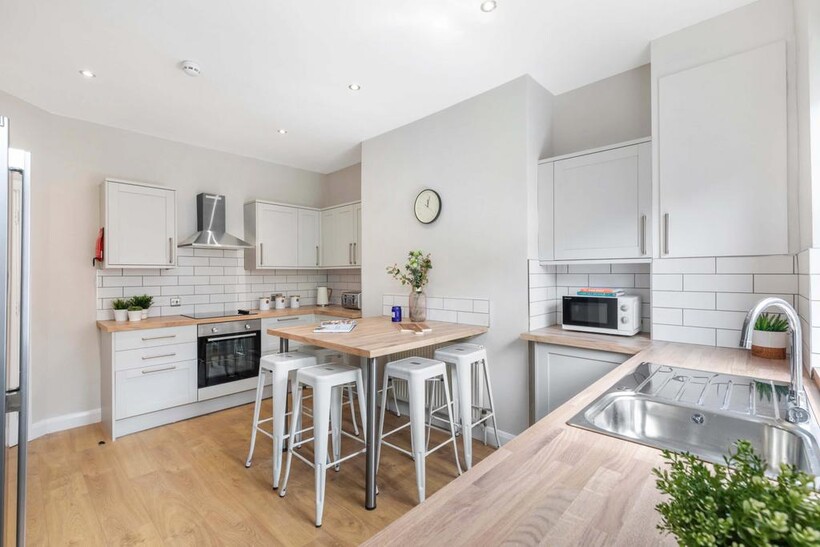 Hartley Crescent, Leeds LS6 6 bed house to rent - £3,588 pcm (£828 pw)