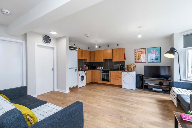 Headingley Mount, Leeds LS6 5 bed house to rent - £2,968 pcm (£685 pw)