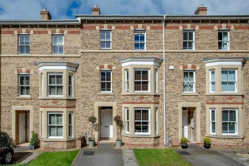 White Willow Gardens, Staplegrove, TA1 4 bed terraced house to rent - £1,695 pcm (£391 pw)