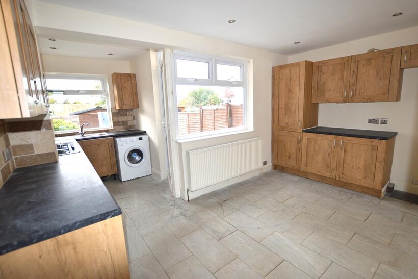 Kingswood Close, Dartford DA1 3 bed terraced house to rent - £1,900 pcm (£438 pw)