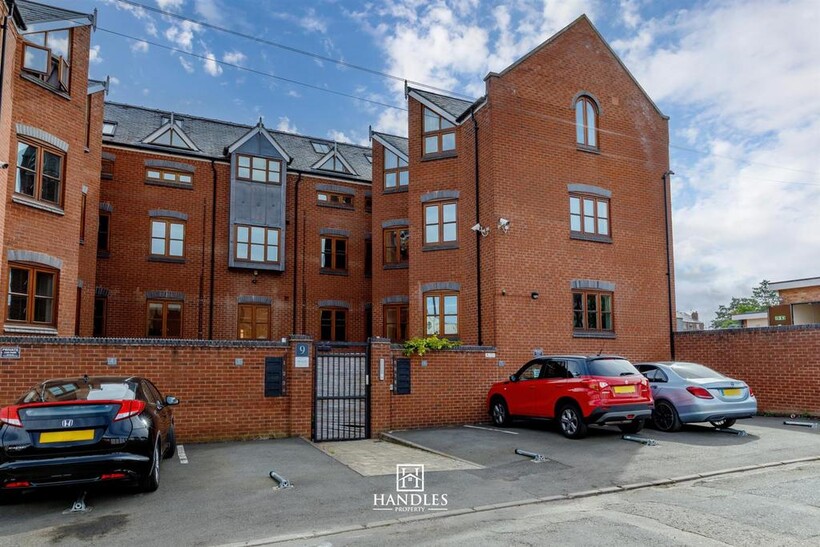 9 Wise Street, Leamington Spa 9 bed flat to rent - £4,590 pcm (£1,059 pw)