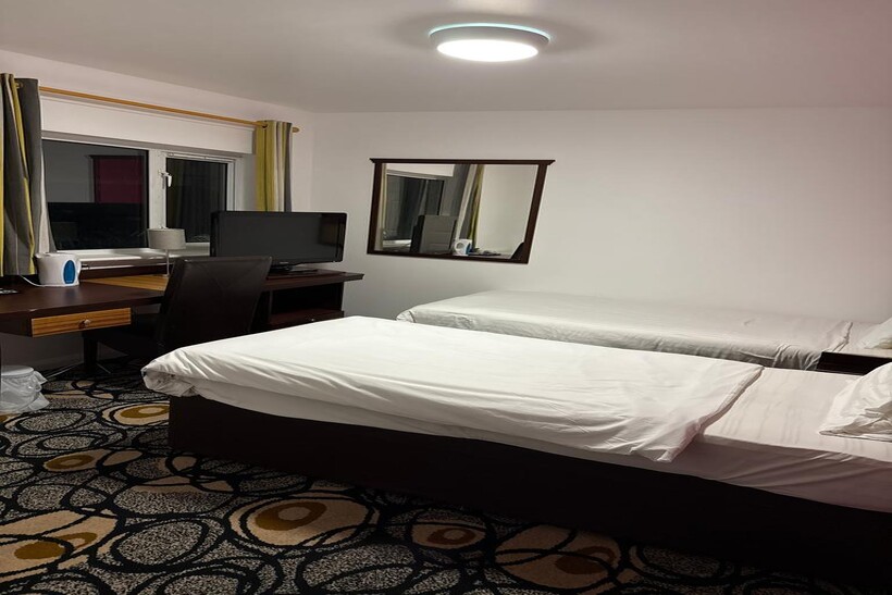 Room 215, SimplyStay Lincoln Road... 1 bed in a house share to rent - £399 pcm (£92 pw)