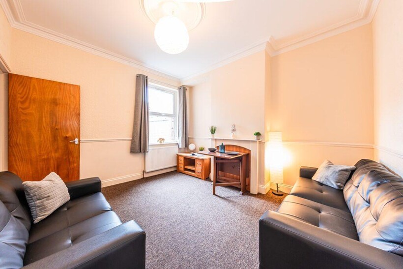 Hazel Street, Leicester LE2 4 bed terraced house to rent - £1,907 pcm (£440 pw)