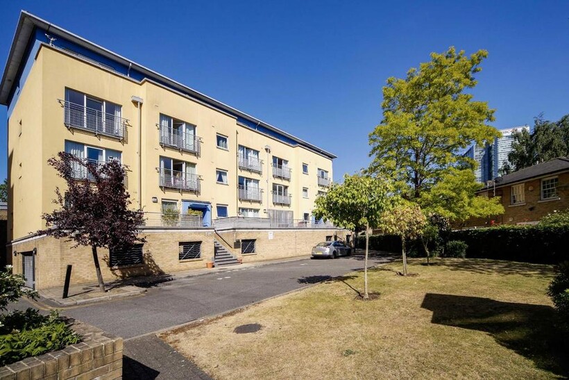 Premiere Place, London E14 1 bed flat to rent - £1,699 pcm (£392 pw)