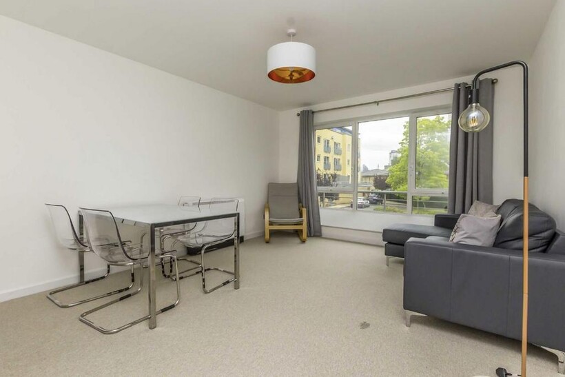 Premiere Place, London E14 1 bed flat to rent - £1,699 pcm (£392 pw)