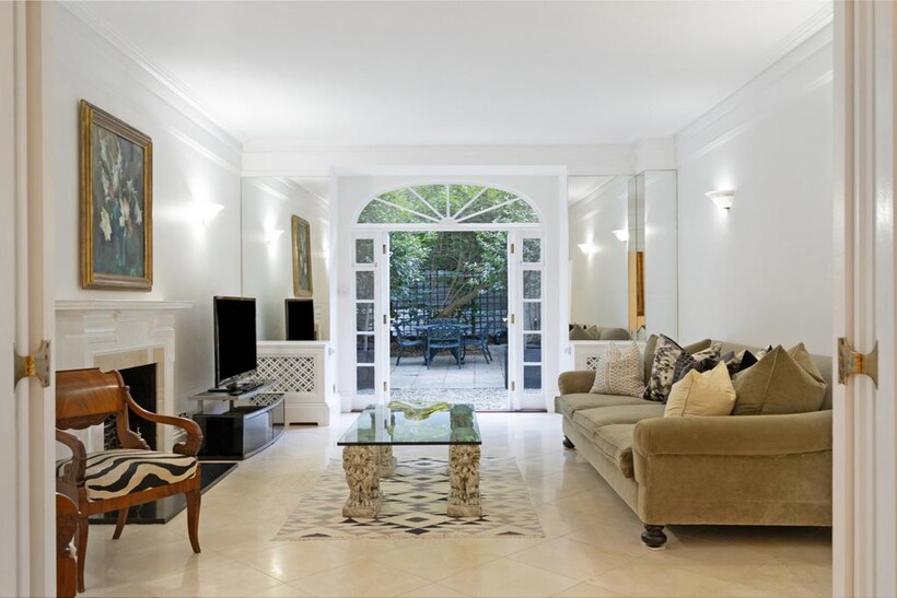 Basil Street, London, SW3 4 bed apartment to rent - £12,350 pcm (£2,850 pw)