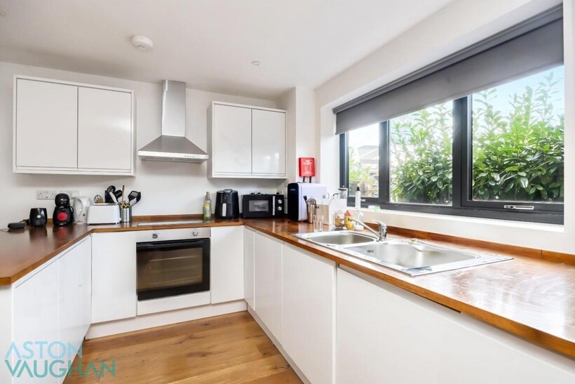 Woodbourne Avenue, Brighton BN1 3 bed end of terrace house to rent - £2,686 pcm (£620 pw)