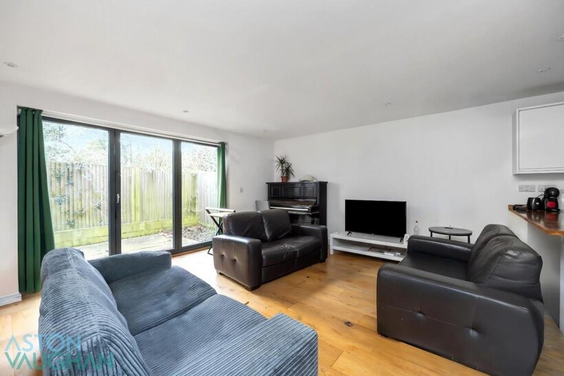 Woodbourne Avenue, Brighton BN1 3 bed end of terrace house to rent - £2,686 pcm (£620 pw)