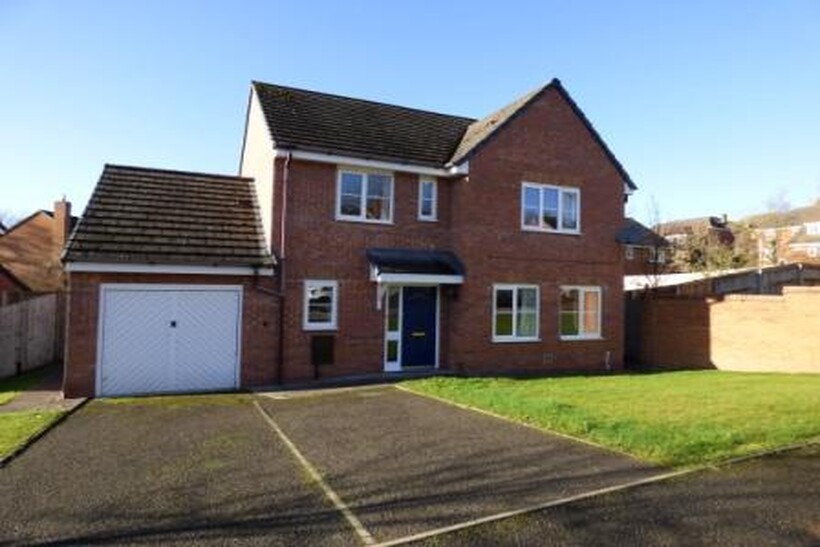 Wilfred Owen Close, Market Drayton TF9 4 bed detached house to rent - £1,200 pcm (£277 pw)