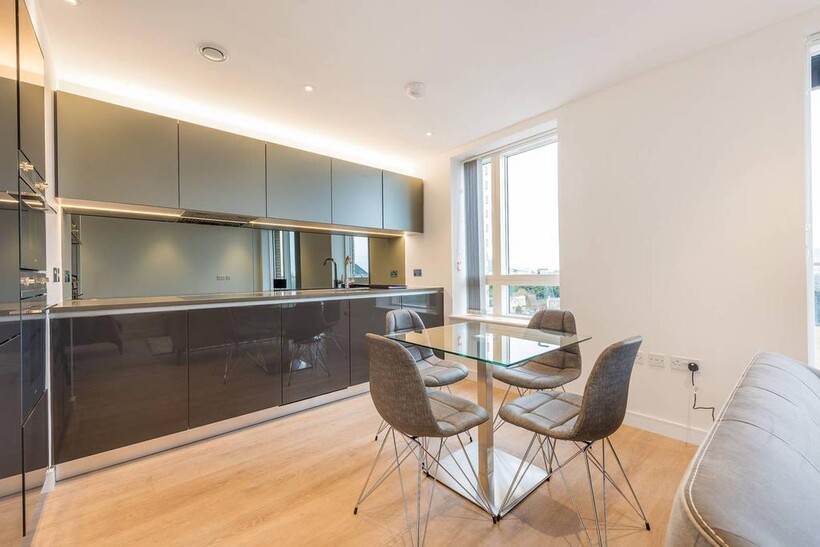 Heritage Place, Brentford, TW8 1 bed flat to rent - £1,945 pcm (£449 pw)