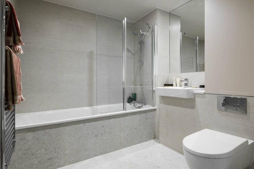 Marble House, Hayes and Harlington... 3 bed flat to rent - £3,015 pcm (£696 pw)