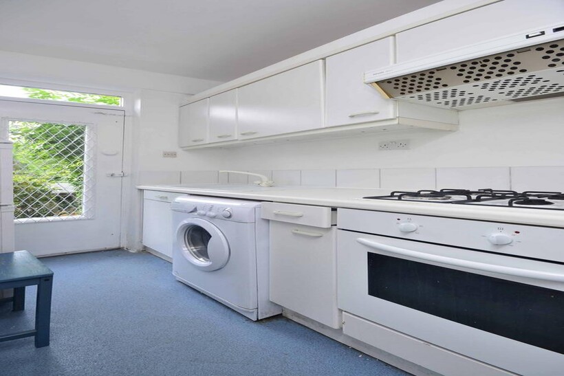 Hermitage Lane, Child's Hill, London... 1 bed flat to rent - £1,545 pcm (£357 pw)