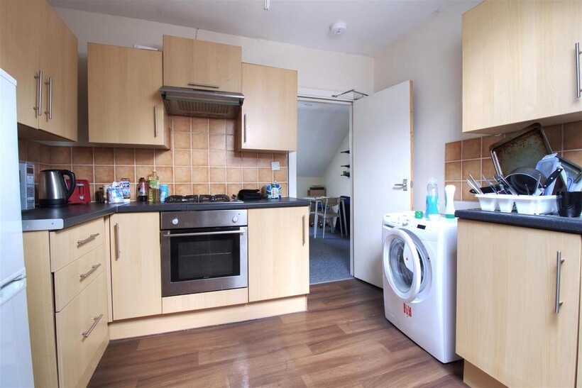 Flat 7 - 156 Otley Road, Oakwood... 2 bed flat to rent - £1,040 pcm (£240 pw)