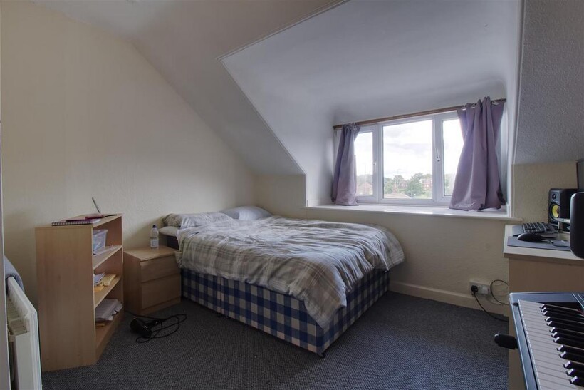 Flat 7 - 156 Otley Road, Oakwood... 2 bed flat to rent - £1,040 pcm (£240 pw)