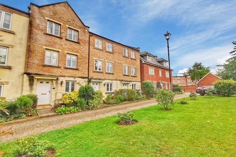 Watson Place, Exeter EX2 4 bed house to rent - £2,687 pcm (£620 pw)