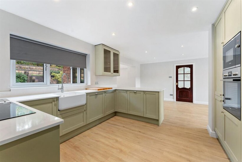 Magnolia Rise, Prestbury 5 bed detached house to rent - £4,675 pcm (£1,079 pw)