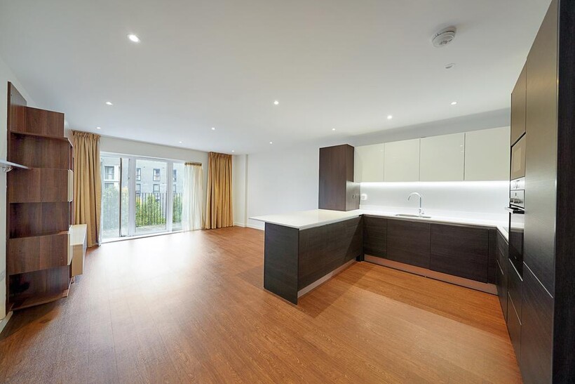 Howard Road, Stanmore HA7 2 bed apartment to rent - £2,395 pcm (£553 pw)