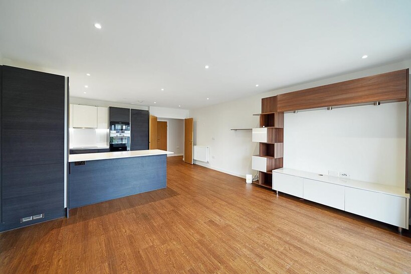 Howard Road, Stanmore HA7 2 bed apartment to rent - £2,395 pcm (£553 pw)