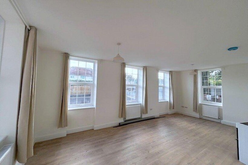 Elm Grove, Westgate-On-Sea, CT8 8FN 2 bed flat to rent - £1,170 pcm (£270 pw)