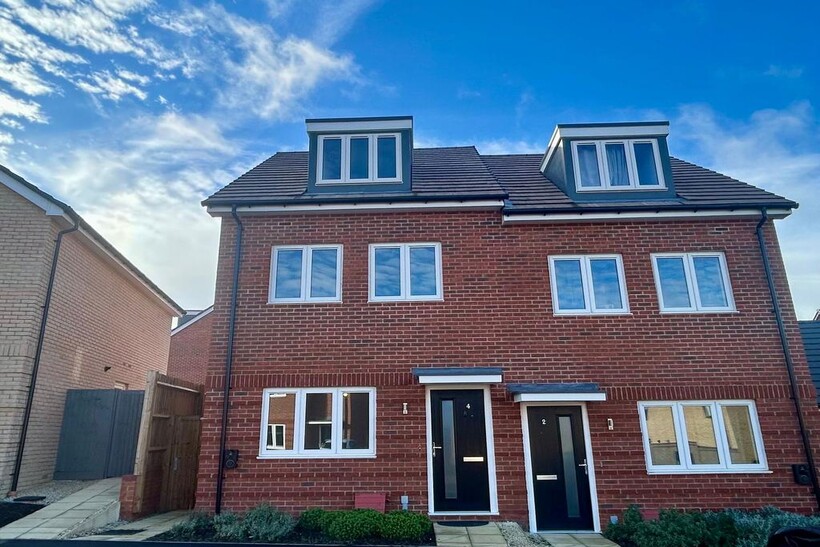 Lectern, Milton Keynes MK17 3 bed semi-detached house to rent - £1,795 pcm (£414 pw)