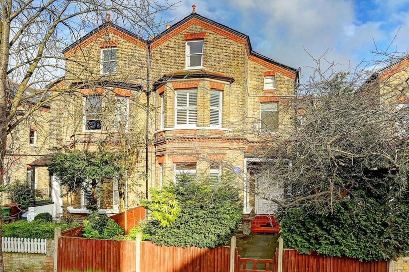 Berkeley Place, Wimbledon Village 6 bed house to rent - £5,495 pcm (£1,268 pw)